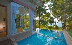 Ambong Pool Villas